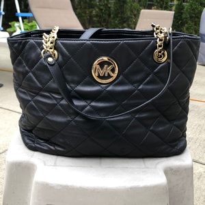 Michael Kors Medium Quilted Tote (Black)
